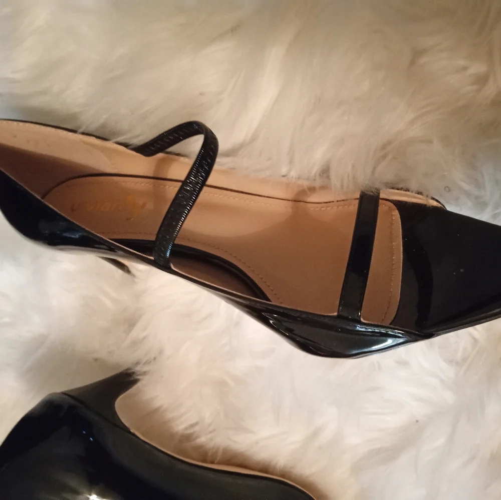 Shoe - Picture 4 of 4